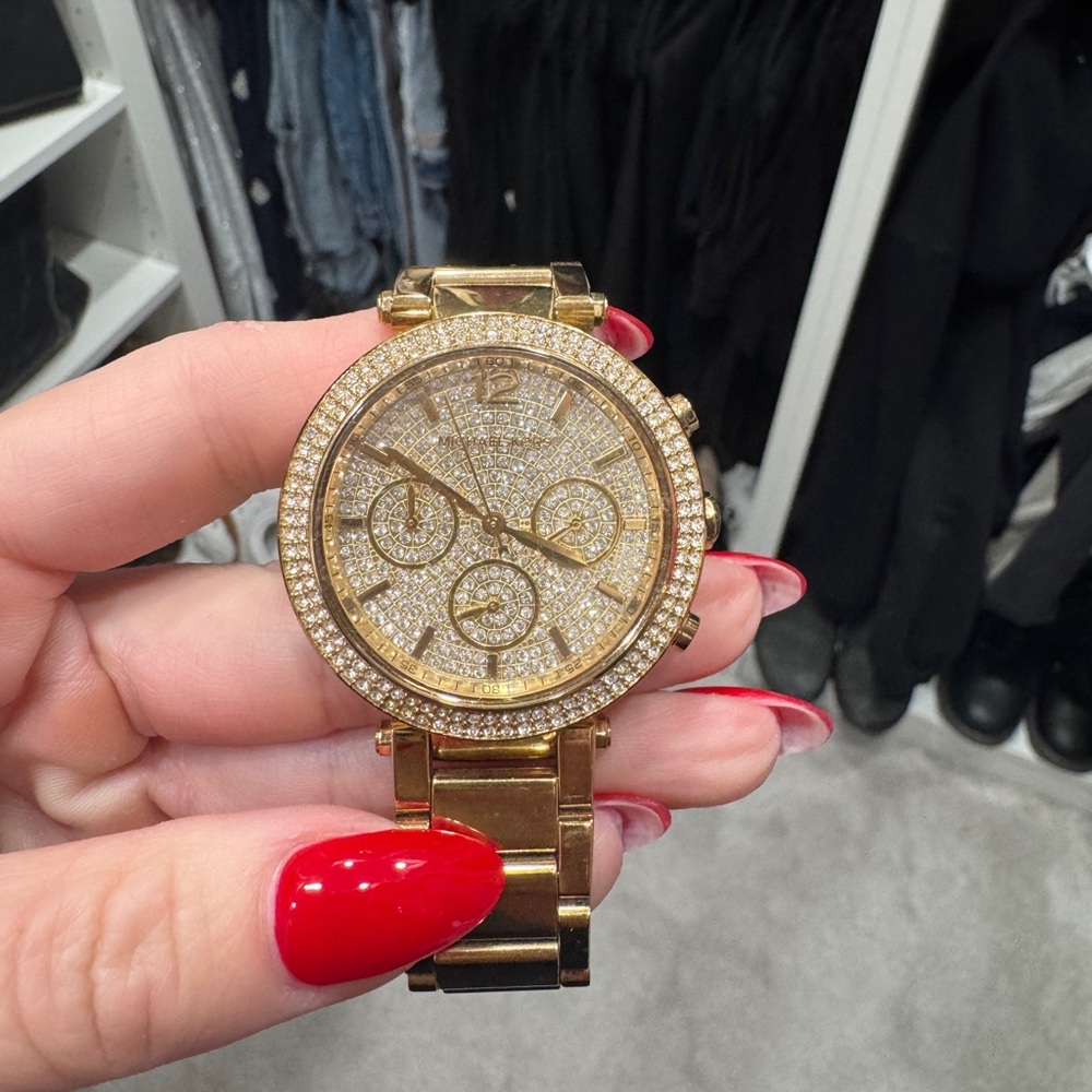 Luxurious Gold Women's Watch with Crystal Detailing